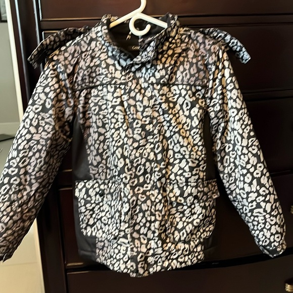 Youth winter jacket with hood, size M (10/12); black and cheetah print - Picture 1 of 2